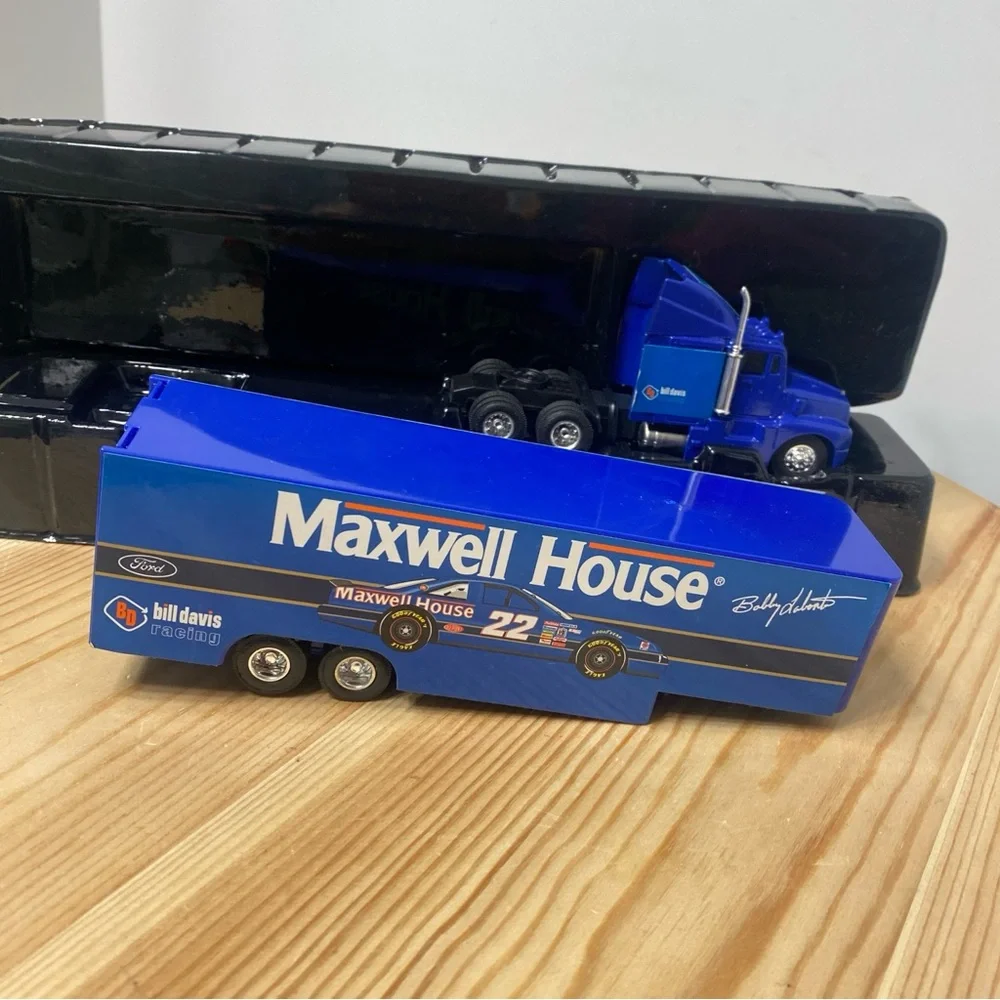 Racing Champions Maxwell House Raceway 1993 NASCAR Racing Team Transporter 1:64